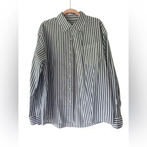 American Eagle Outfitters Blue and White Casual Button Down Shirt